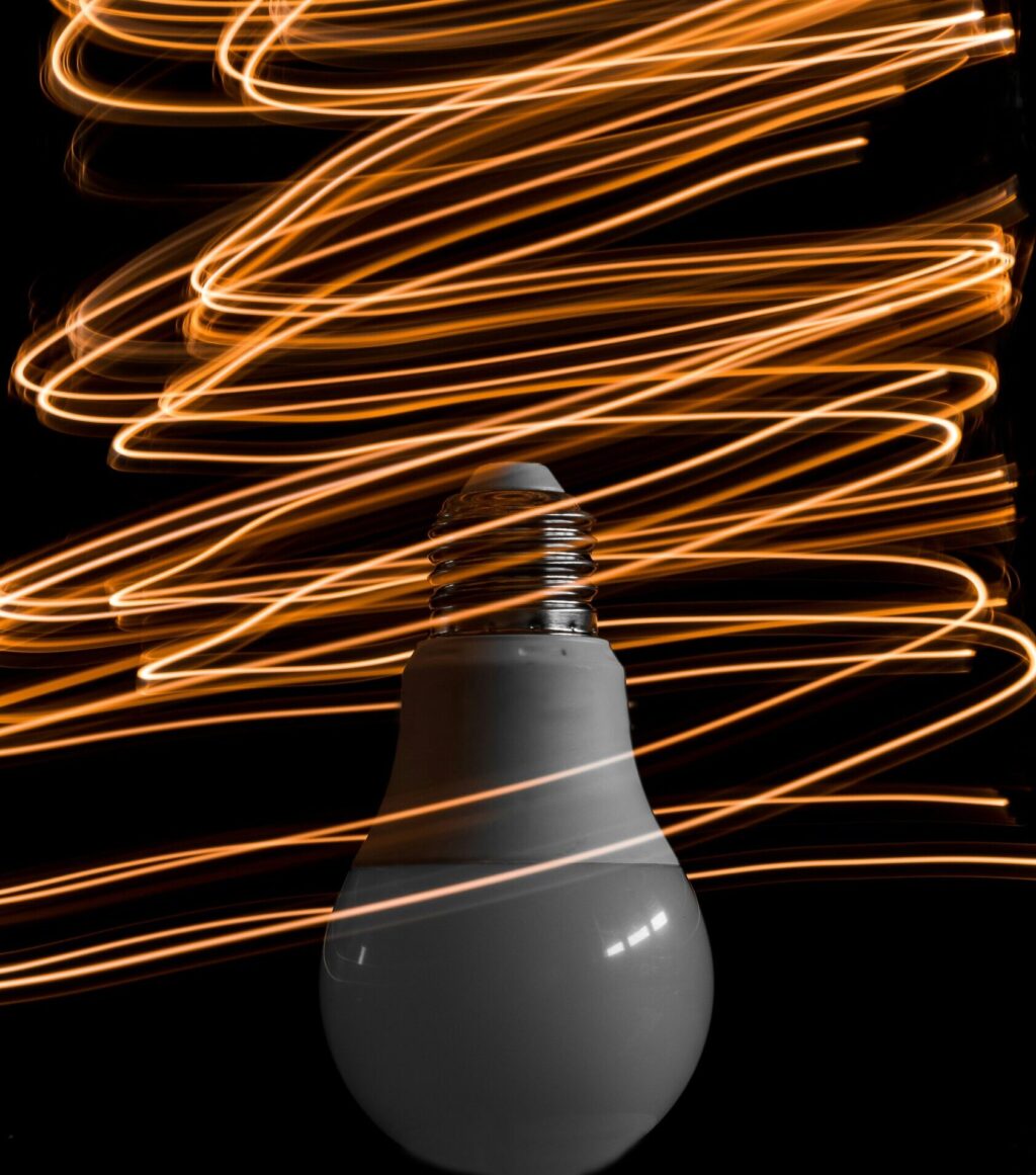 Historia de Grandes Inventos Eléctricos: Inspiración para el Futuro